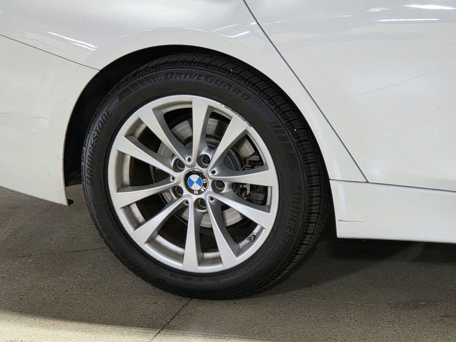 Used 2016 BMW 320i Sedan RWD image 6