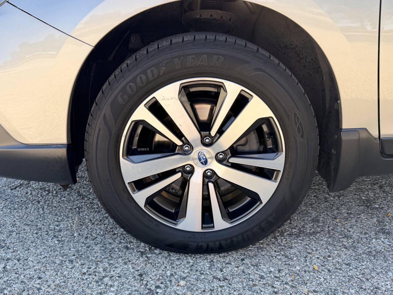 Used 2019 Subaru Outback 2.5i Limited AWD/4WD image 9
