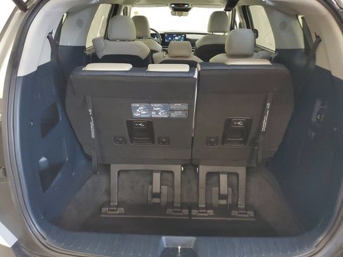 Used 2025 Kia Carnival SX w/ SX Dark Edition Package FWD image 28