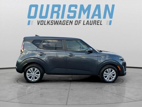 Used 2023 Kia Soul LX image 2
