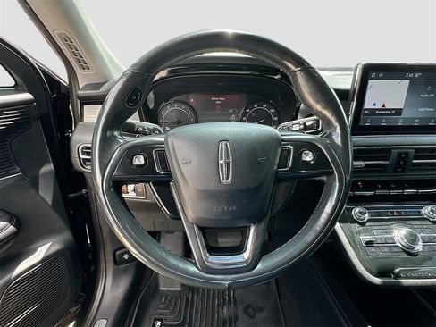 Used 2021 Lincoln Corsair AWD w/ Premium Package image 11