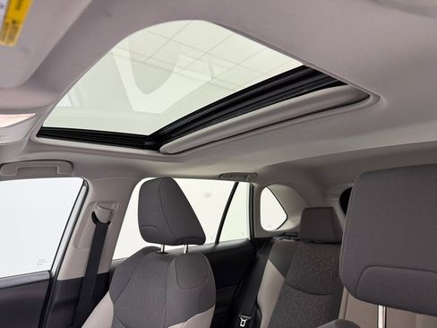 Used 2024 Toyota RAV4 XLE Premium image 9