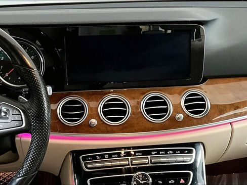 Certified 2017 Mercedes-Benz E 300 4MATIC image 7