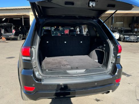 Used 2019 Jeep Grand Cherokee Altitude image 25