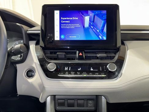 Certified 2023 Toyota Corolla Cross LE image 28