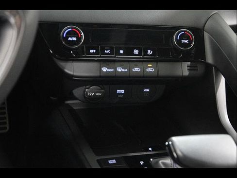 Certified 2025 Hyundai Elantra Sport FWD image 13