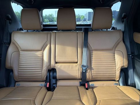Used 2018 Land Rover Discovery HSE Luxury AWD/4WD image 24