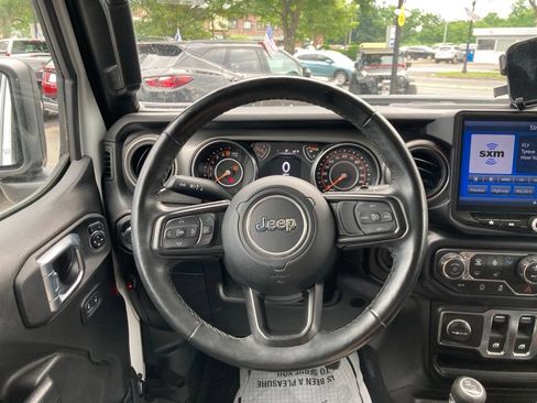 Used 2022 Jeep Wrangler Sport AWD/4WD image 6