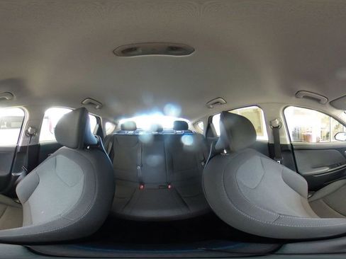 Used 2025 Kia K4 LXS image 41