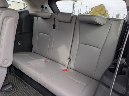 Used 2021 Toyota Highlander XLE image 13