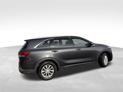 Used 2017 Kia Sorento LX w/ LX Convenience Package image 7