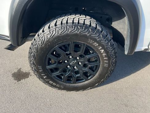 Used 2024 Chevrolet Colorado Trail Boss w/ Technology Package image 11