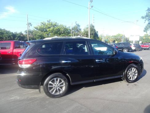Used 2015 Nissan Pathfinder S image 3