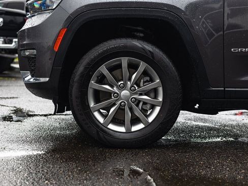 Used 2024 Jeep Grand Cherokee L Limited w/ Luxury Tech Group II image 12