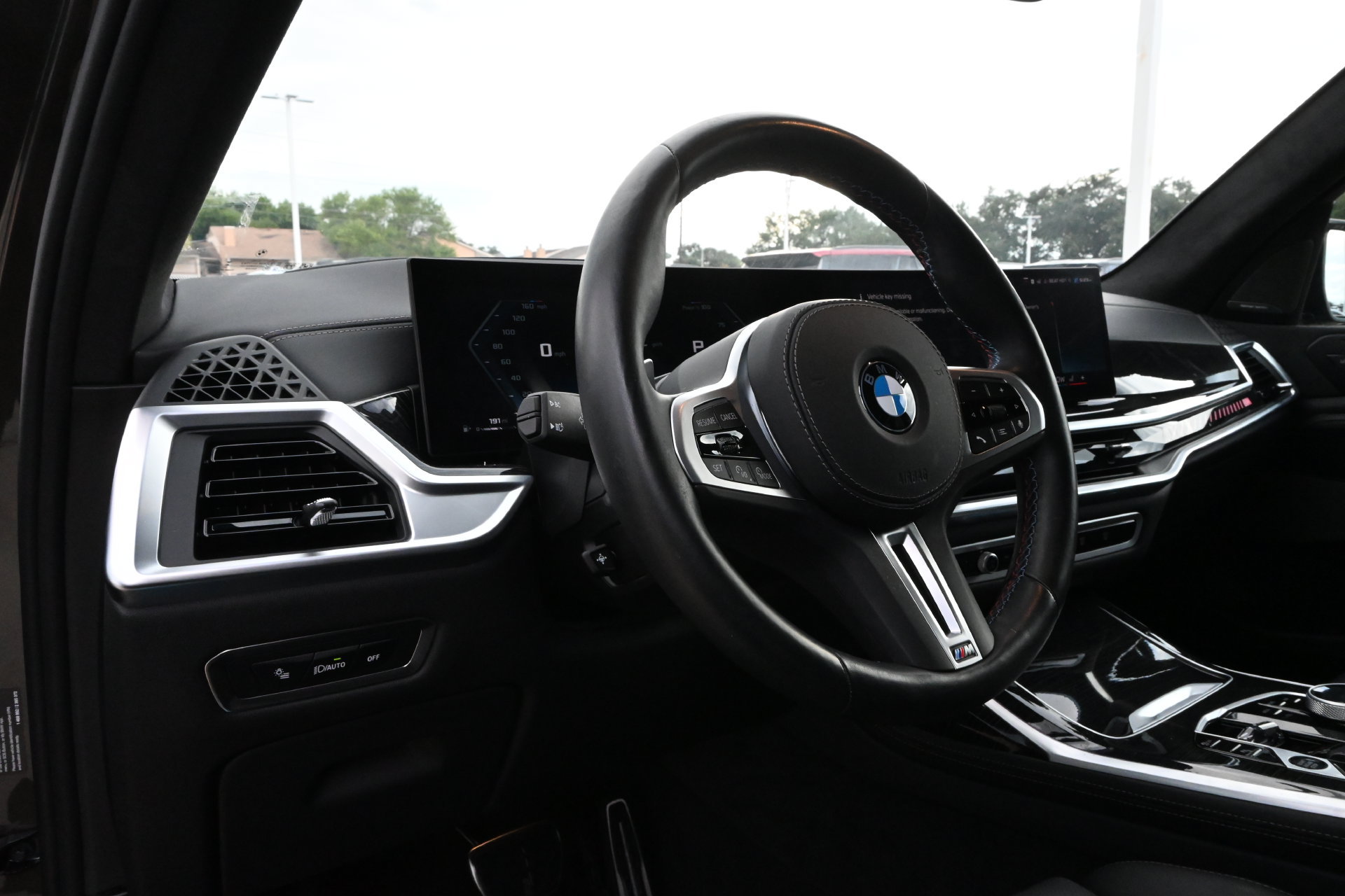 Used 2025 BMW X7 M60i AWD/4WD image 17