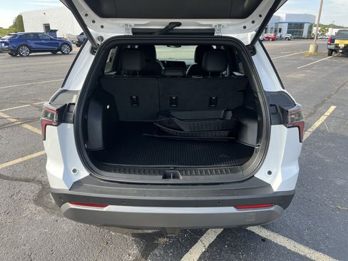 Used 2026 Chevrolet Equinox LT w/ Convenience Package II image 17