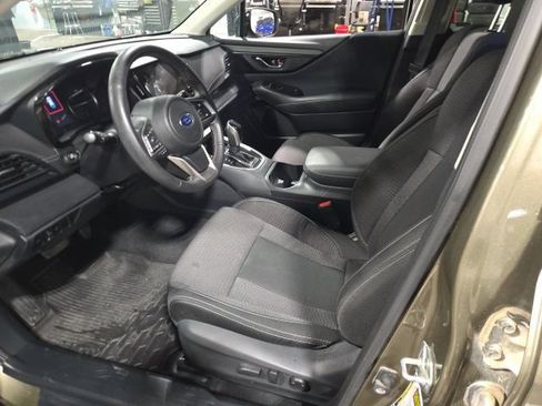 Used 2025 Subaru Outback Premium AWD/4WD image 14