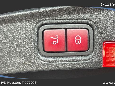 Used 2017 Mercedes-Benz C 300 4MATIC Coupe image 31