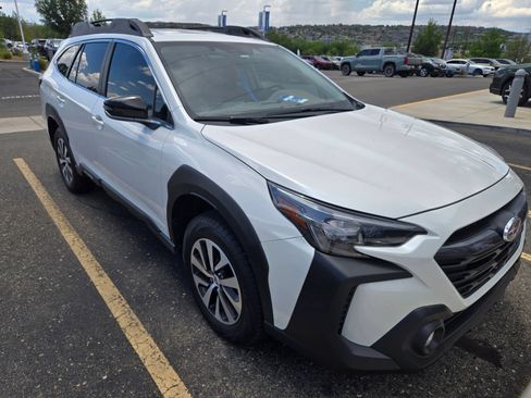 Used 2025 Subaru Outback Premium AWD/4WD image 6