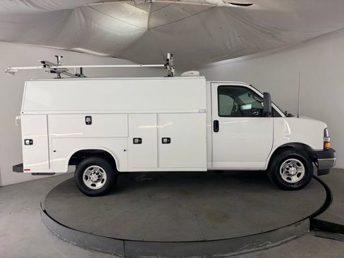 Used 2020 Chevrolet Express 3500 w/ Power Convenience Package RWD image 5