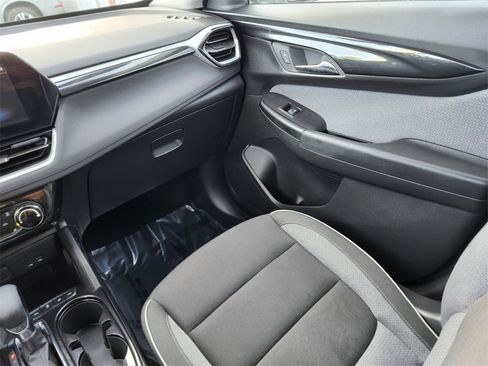 Used 2024 Chevrolet TrailBlazer LT w/ LT Cold Weather Package image 13