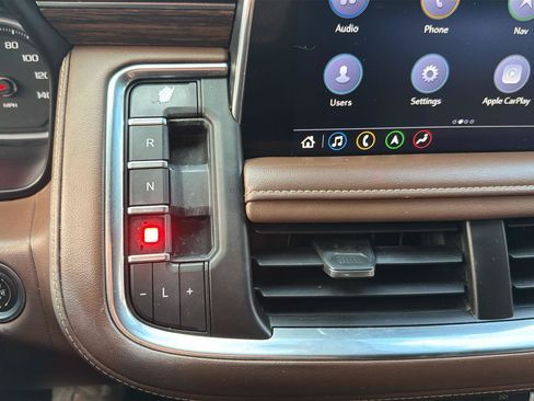 Used 2021 Chevrolet Suburban High Country w/ Premium Package AWD/4WD image 23
