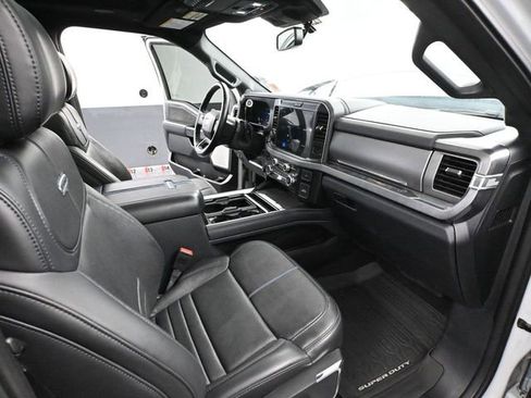 Used 2025 Ford F250 Platinum w/ FX4 Off-Road Package image 53