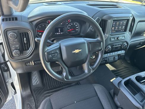 Used 2024 Chevrolet Silverado 2500 Custom w/ Custom Value Package image 18