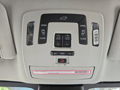 Used 2024 Toyota Sienna XLE image 23