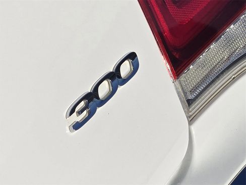 Used 2018 Chrysler 300 Limited image 10