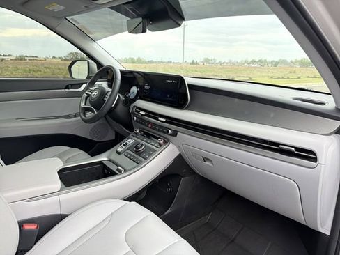 Used 2025 Hyundai Palisade SEL image 16