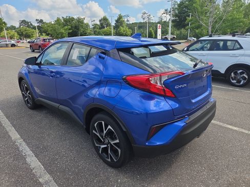 Used 2021 Toyota C-HR XLE FWD image 5
