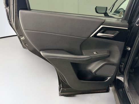 Used 2024 Mitsubishi Outlander SE AWD/4WD image 27