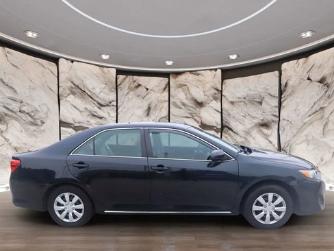 Used 2013 Toyota Camry LE image 4