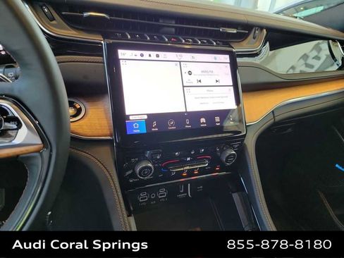 Used 2025 Jeep Grand Cherokee Summit AWD/4WD image 16
