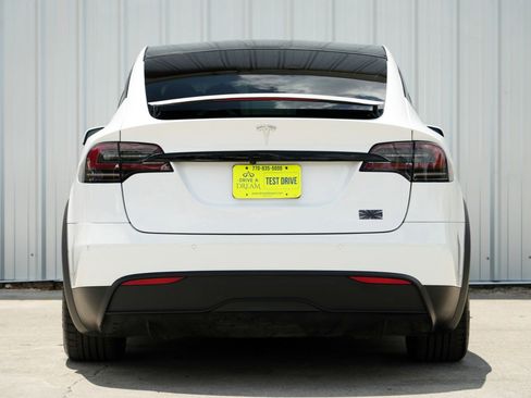 Used 2022 Tesla Model X image 11
