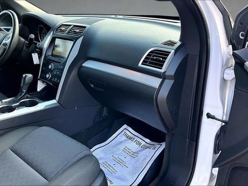 Used 2014 Ford Explorer XLT w/ Equipment Group 201A AWD/4WD image 12