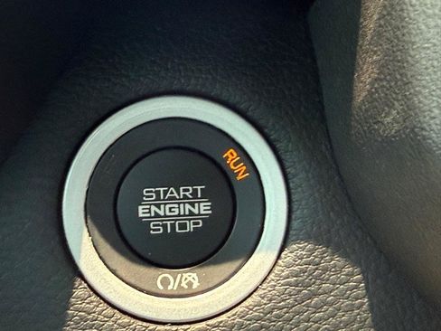Used 2022 RAM 1500 Laramie AWD/4WD image 30