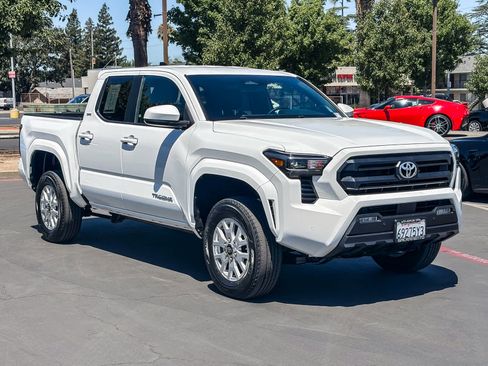 Used 2024 Toyota Tacoma SR5 AWD/4WD image 5