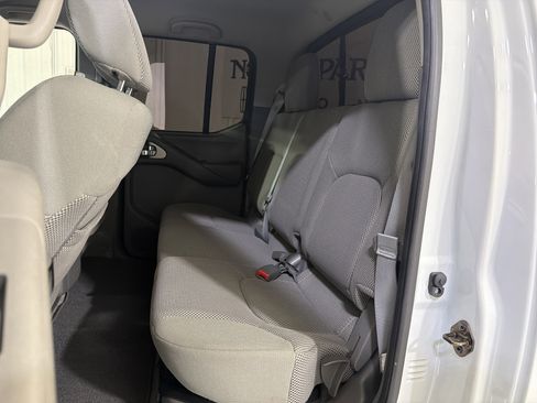 Used 2015 Nissan Frontier SV RWD image 10