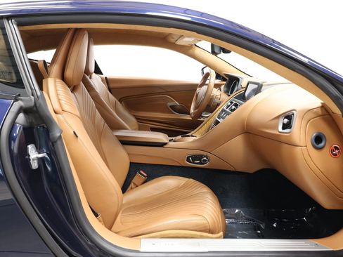 Used 2017 Aston Martin DB11 V12 RWD image 73
