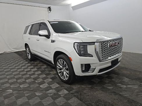 Used 2024 GMC Yukon Denali w/ Denali Reserve Package AWD/4WD image 3