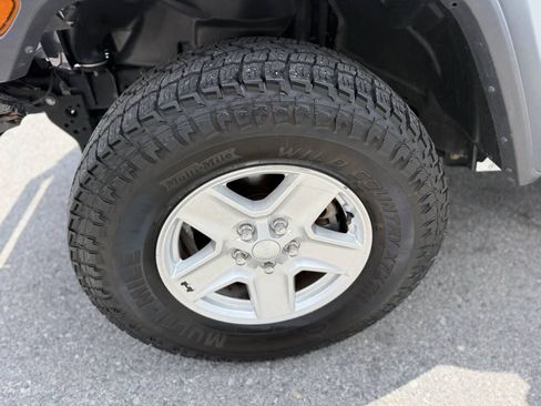 Used 2020 Jeep Gladiator Sport w/ Quick Order Package 24S AWD/4WD image 17