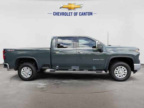 Used 2025 Chevrolet Silverado 2500 LTZ w/ LTZ Convenience Package AWD/4WD image 4