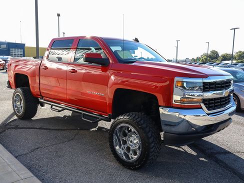 Used 2018 Chevrolet Silverado 1500 LT w/ Trailering Package image 3