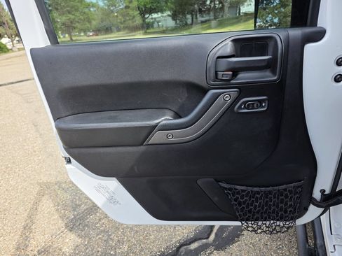 Used 2013 Jeep Wrangler Unlimited Sahara w/ Dual Top Group AWD/4WD image 13
