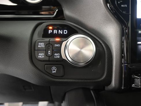 Used 2025 RAM 1500 Laramie AWD/4WD image 33