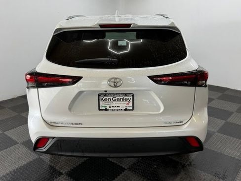Used 2025 Toyota Highlander XLE AWD/4WD image 9