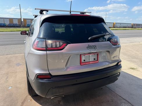 Used 2019 Jeep Cherokee Latitude Plus w/ Comfort/Convenience Group FWD image 40