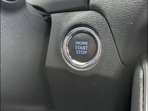 Used 2020 Toyota RAV4 Limited image 17